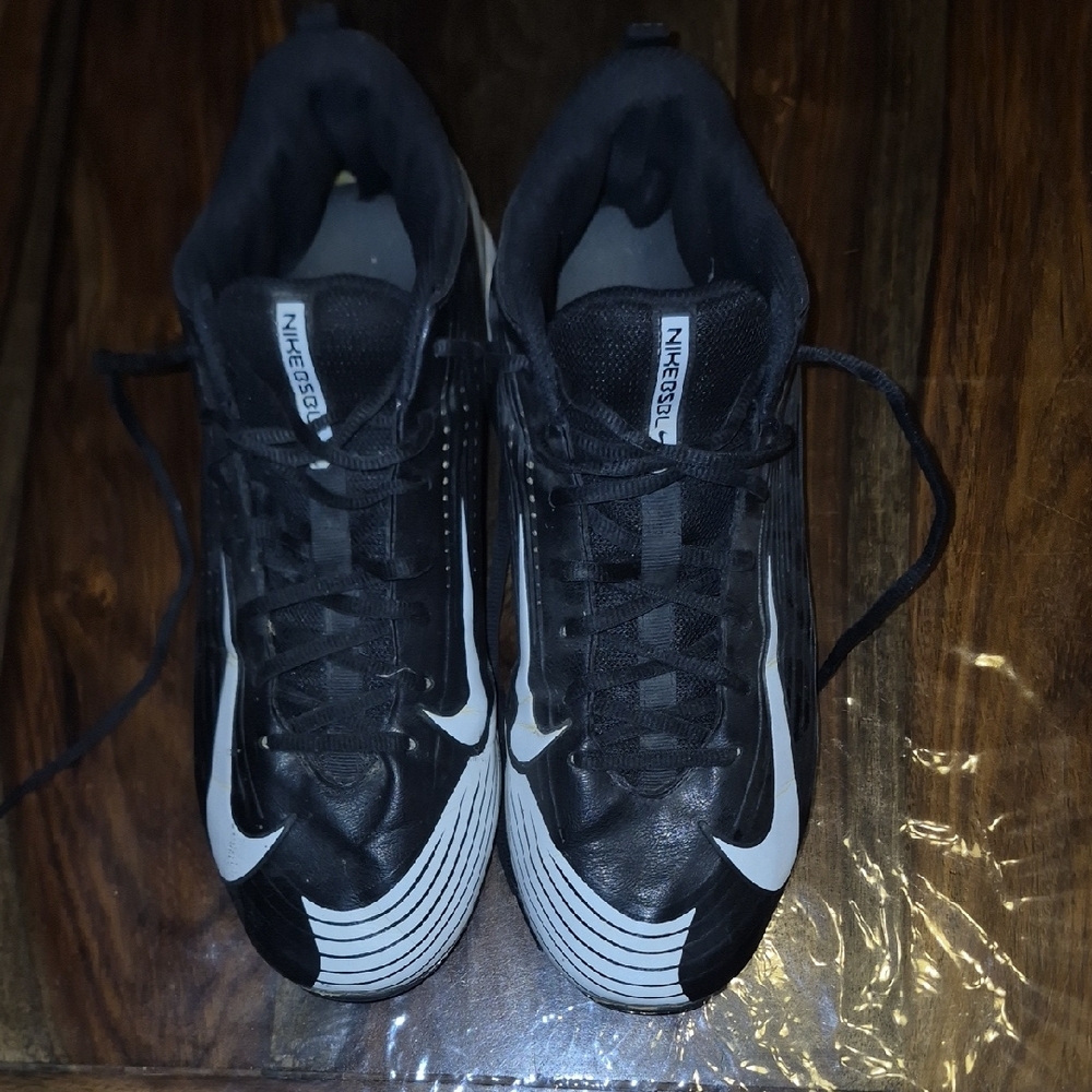 Nike Black and White Baseball/softball Shoes